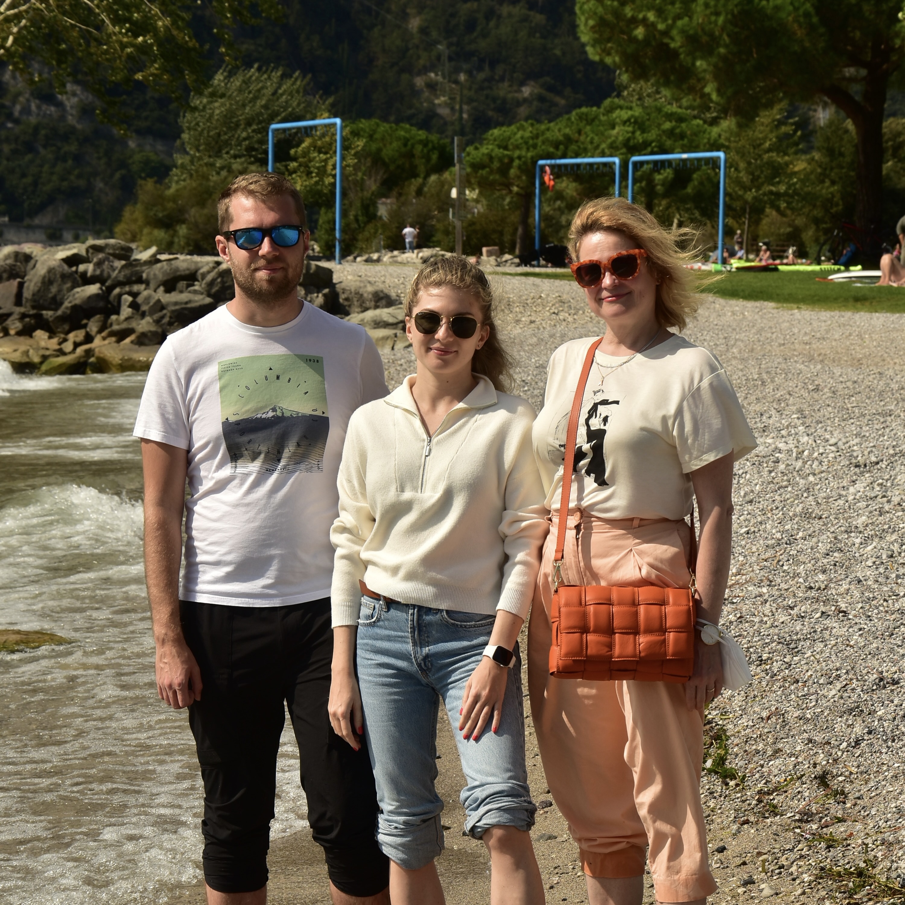 Denis, Julia and her mother